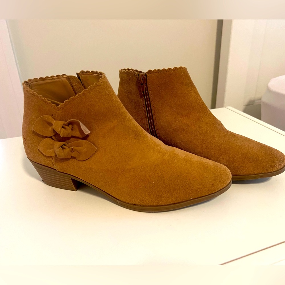 Jack Rogers bow tie booties, size 8.5